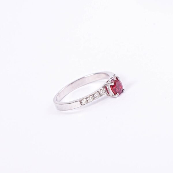 ANILLO ORO BLANCO RUBI